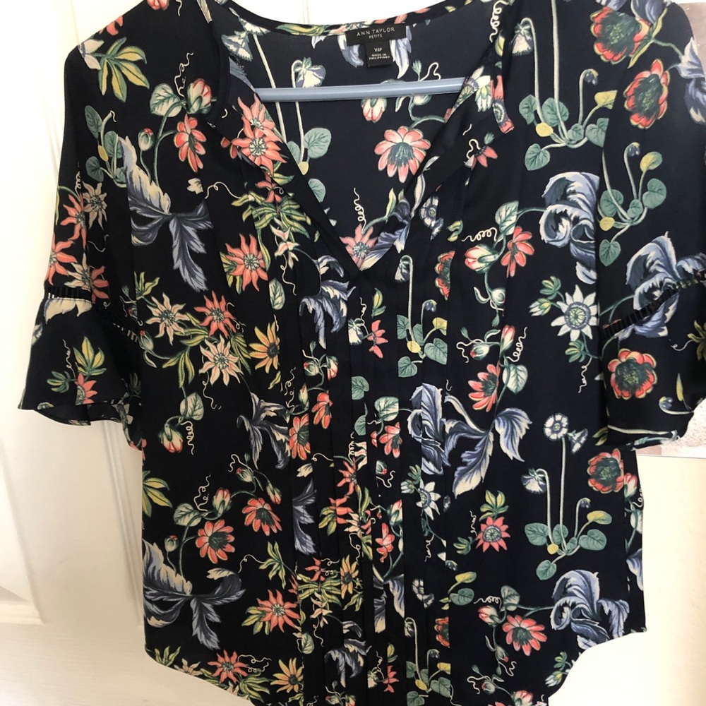 Flouncy feminine top